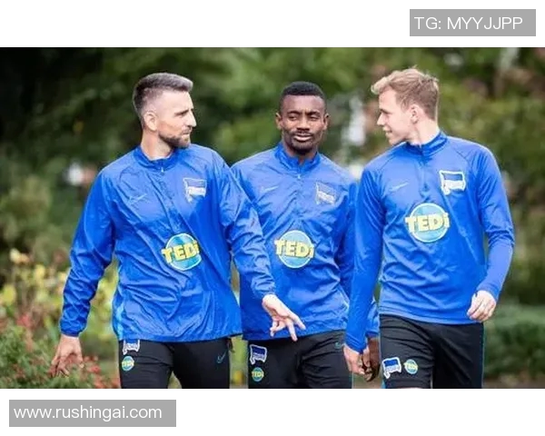 杜塞尔与多特的激烈对决揭示了德甲赛季的悬念与精彩瞬间 杜塞尔与多特的激烈对决揭示了德甲赛季的悬念与精彩瞬间