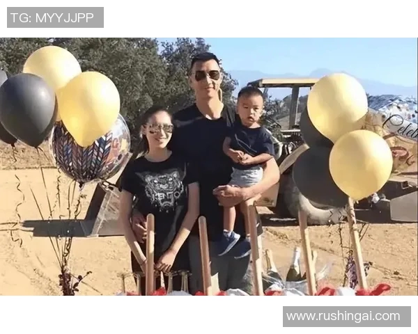 易建联与家人共同观看CBA比赛,展现家庭温馨时光 易建联与家人共同观看CBA比赛,展现家庭温馨时光