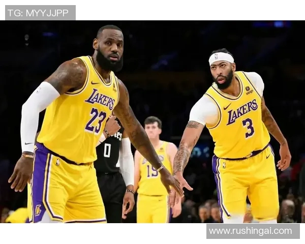 詹姆斯带领湖人队大胜开拓者:传奇之路再添新章 詹姆斯带领湖人队大胜开拓者:传奇之路再添新章