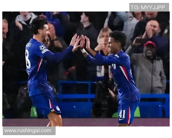 英超激战利物浦主场迎战切尔西争夺关键三分 英超激战利物浦主场迎战切尔西争夺关键三分