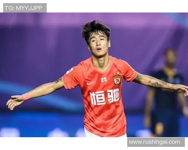 普罗梅斯的传奇人生与足球梦想：从草根到顶尖球员的奋斗历程