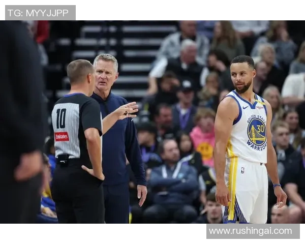 勇士与火箭首场对决精彩回顾双方明星球员表现引人瞩目 勇士与火箭首场对决精彩回顾双方明星球员表现引人瞩目